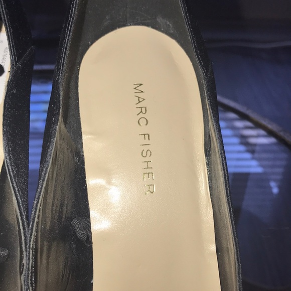 Marc Fisher Black satin pump with diamonds! - Picture 6 of 6